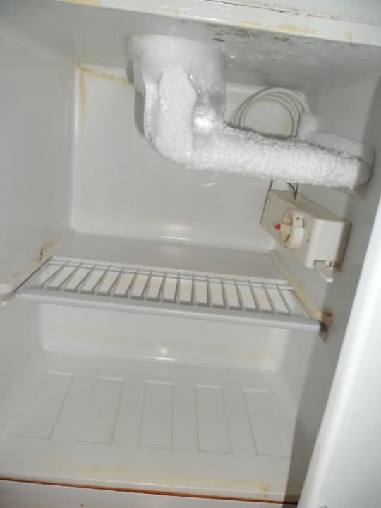 Mini Bar mit Schimmel und Rost  Pickalbatros Aqua Park Resort - Hurghada