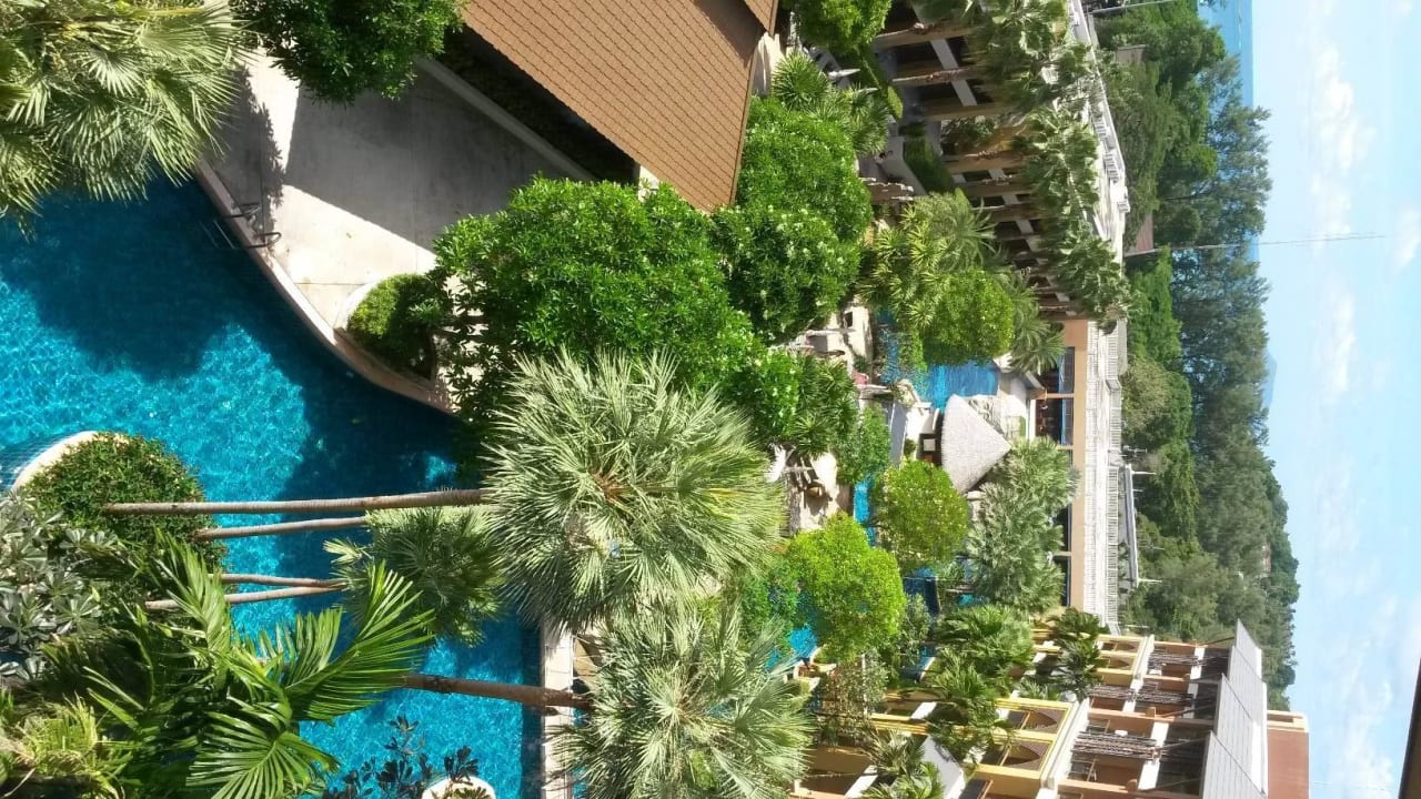 Ausblick auf Hotel u Poolanlage Hotel Rawai Palm Beach Resort