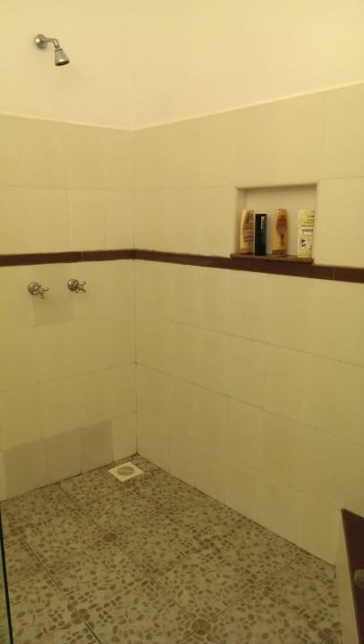 Dusche Neptune Beach Resort