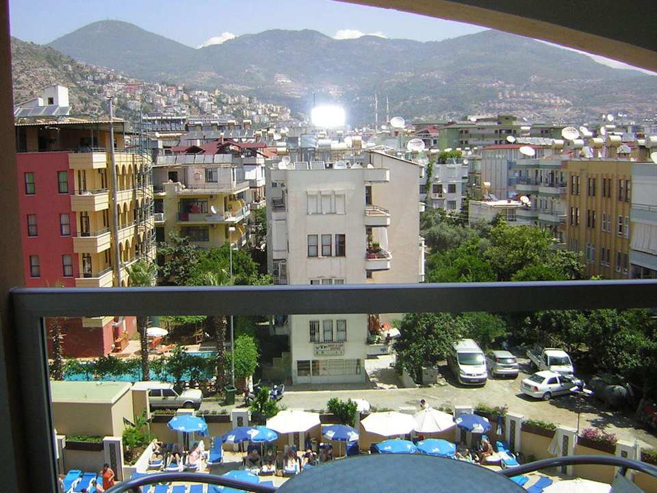 Blick zum Pool Tac Premier Hotel & Spa