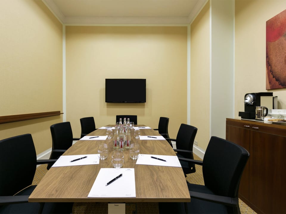 Boardroom  Hotel Kempinski Cathedral Square