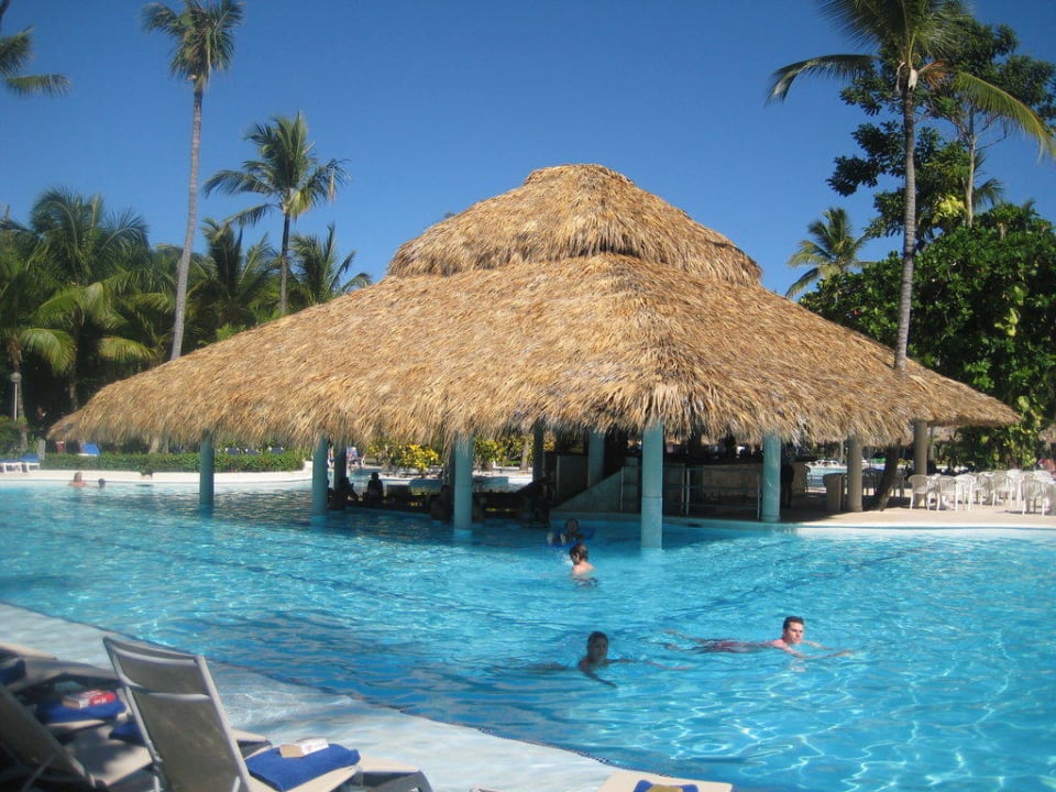 Eine von vielen Poolbars Grand Palladium Select Bávaro Resort & Spa