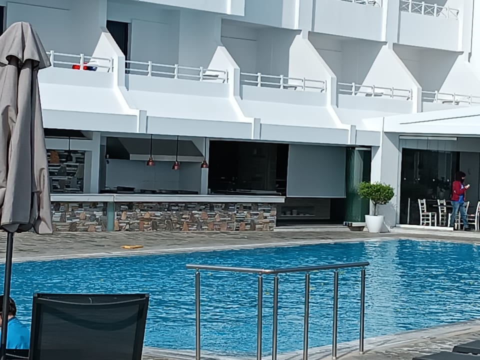 Pool Peninsula Resort & Spa