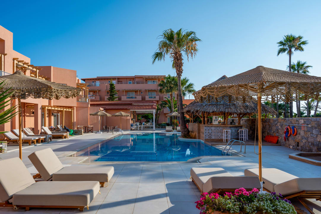 Pool High Beach Resort