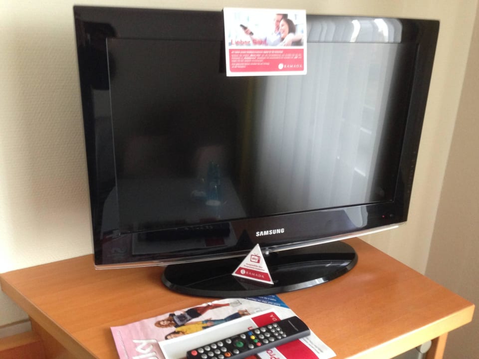 Kleines TV Gerät H+ Hotel Köln Hürth