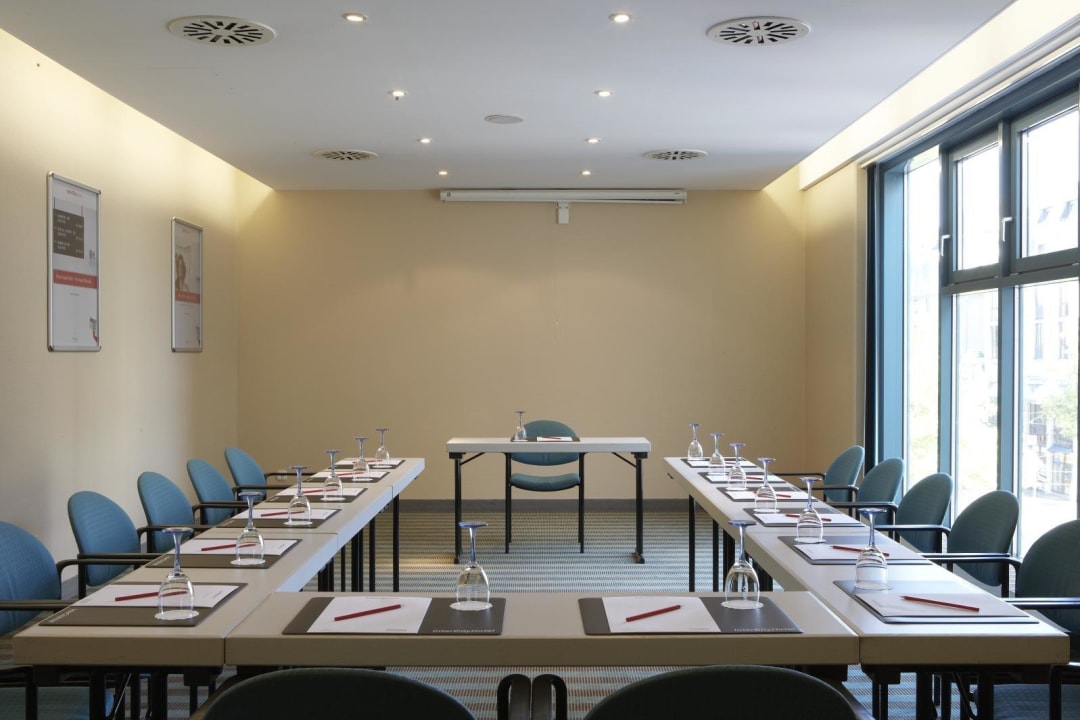 Konferenzraum rugs HOTEL Augsburg City