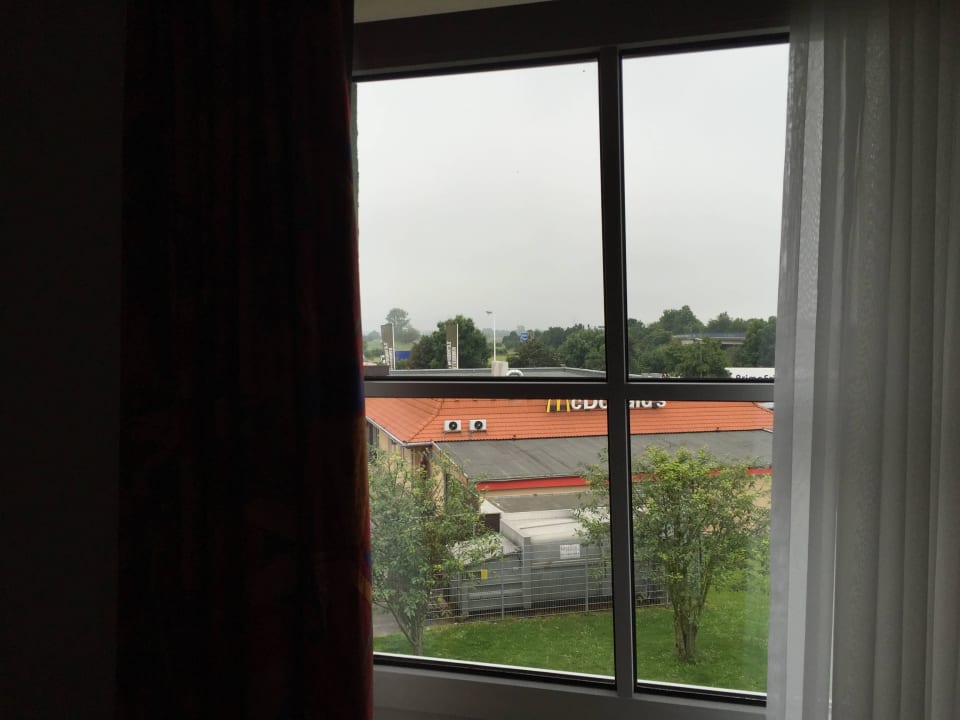Fenster im Zimmer Highway Hotel