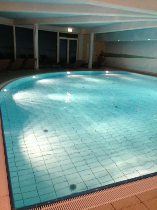 Pool Seehotel Schloss Klink