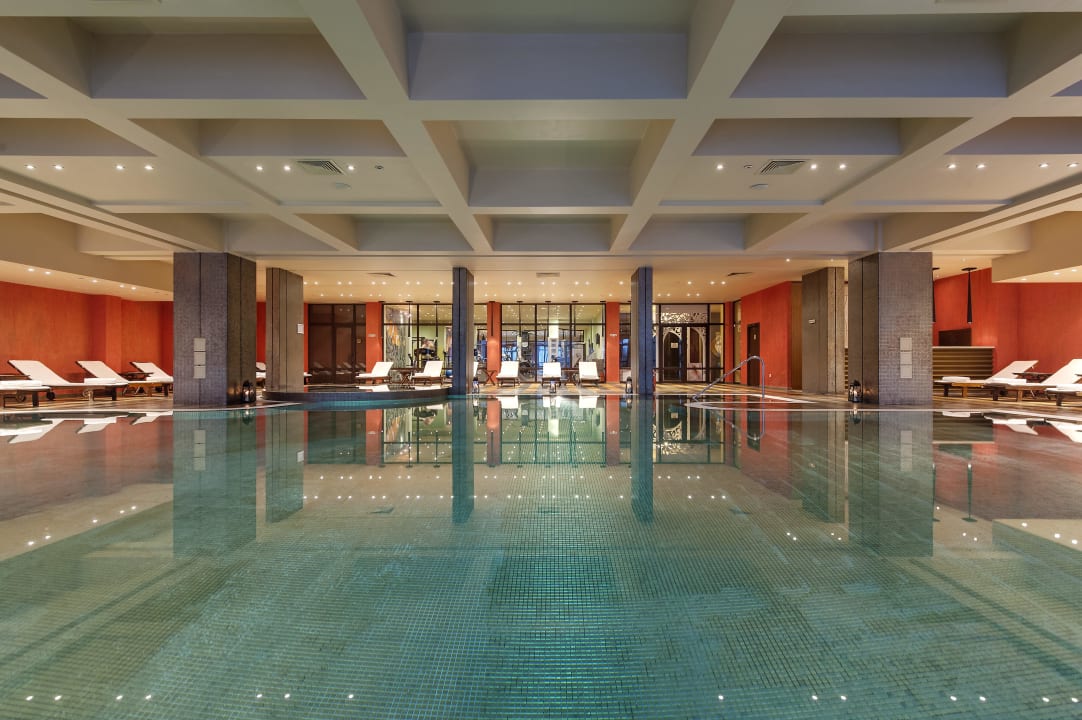 Indoor swimming pool Barceló Royal Beach