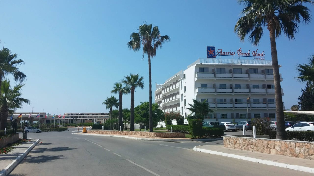 Zufahrt zum Hotel Asterias Beach