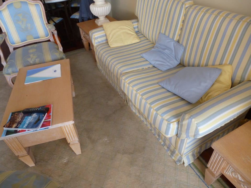 In die Jahre gekommene "Schlaf"couch Pestana Royal Premium All Inclusive Ocean & Spa Resort