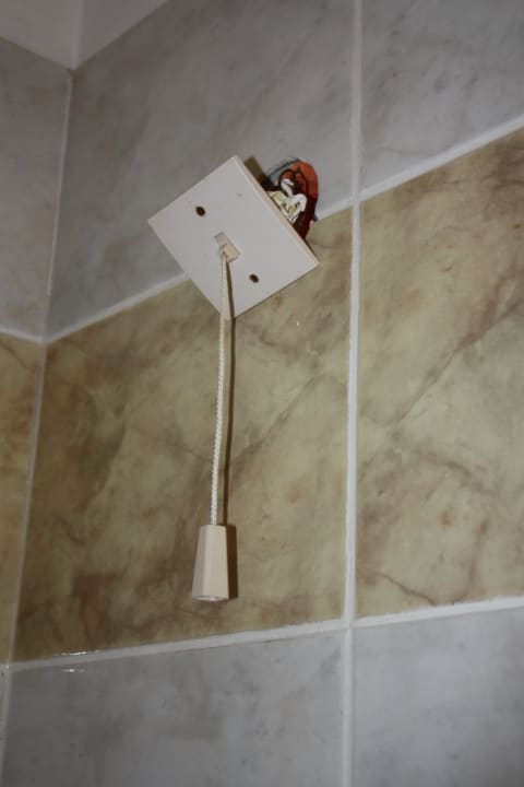 Kaputte Lüftung im Bad über der Dusche HARPIN Georgioupolis Resort Aquapark & SPA