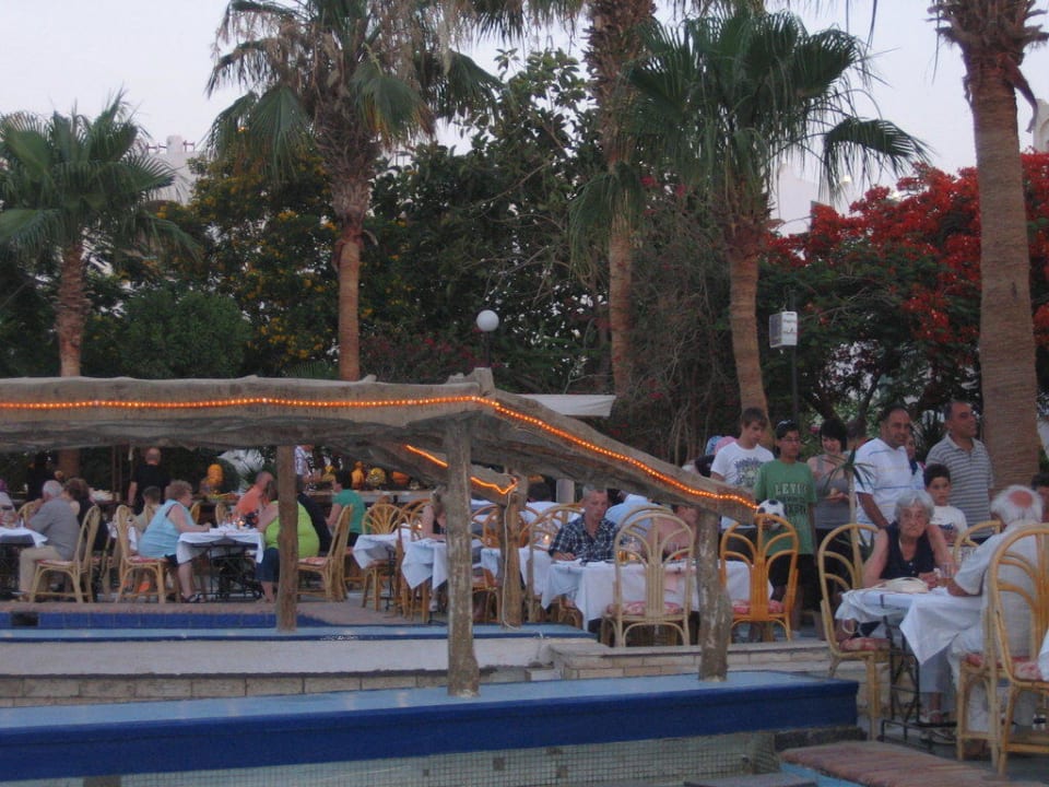Abendessen am Pool Arabia Azur Resort