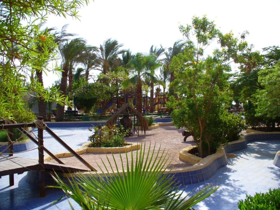 Gartenanlage vorm Tblock. Giftun Azur Resort