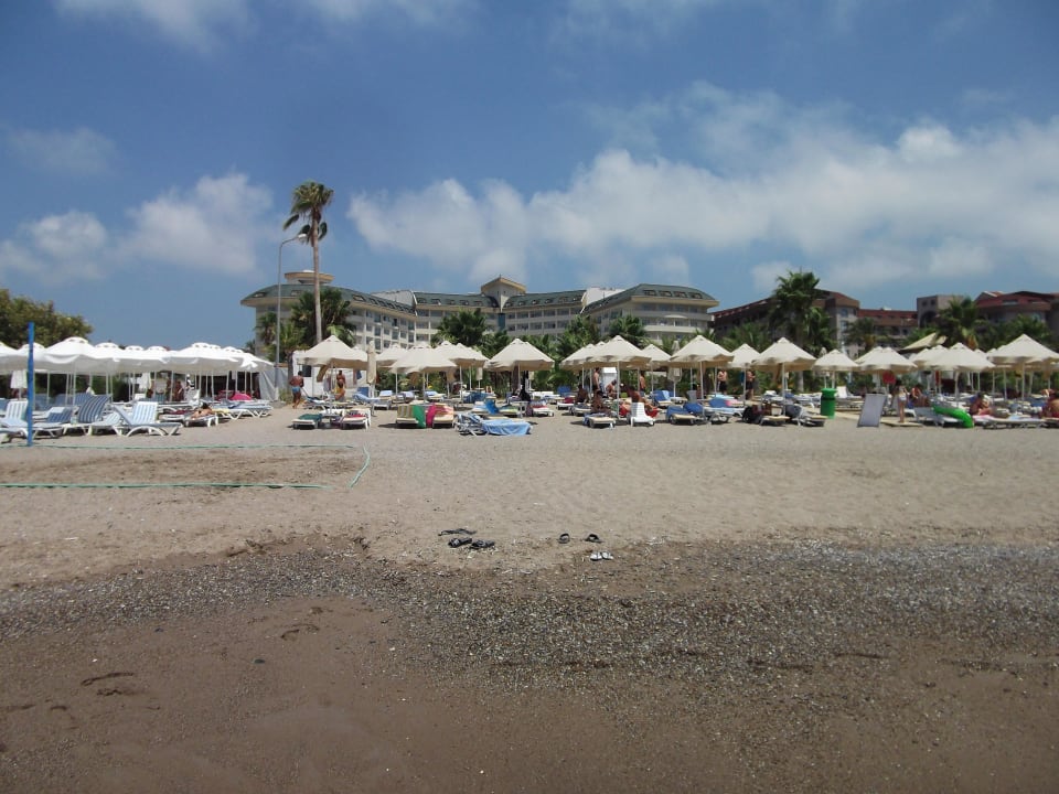 Blick vom Strand zum Hotel Saphir Resort & Spa