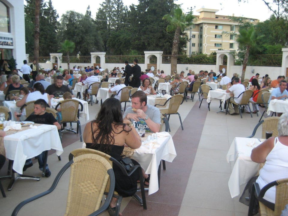Terrasse vom Restaurant SunConnect Grand Ideal Premium