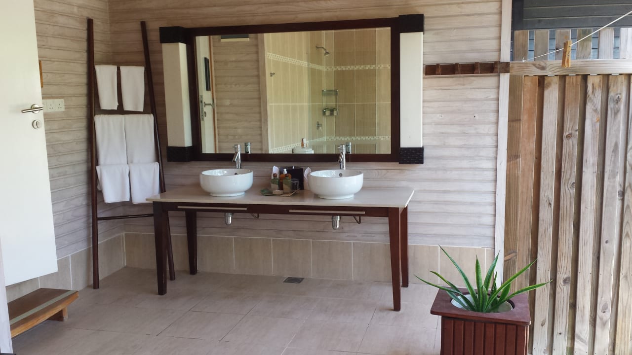 Zimmer Kuredu Island Resort & Spa