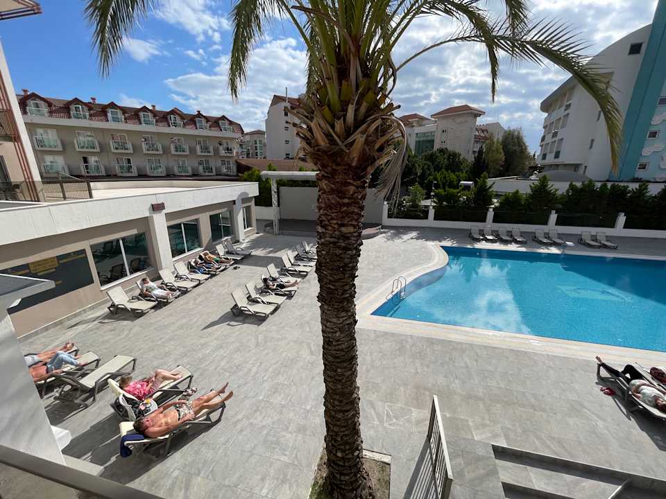 Pool Side Story Resort & Spa