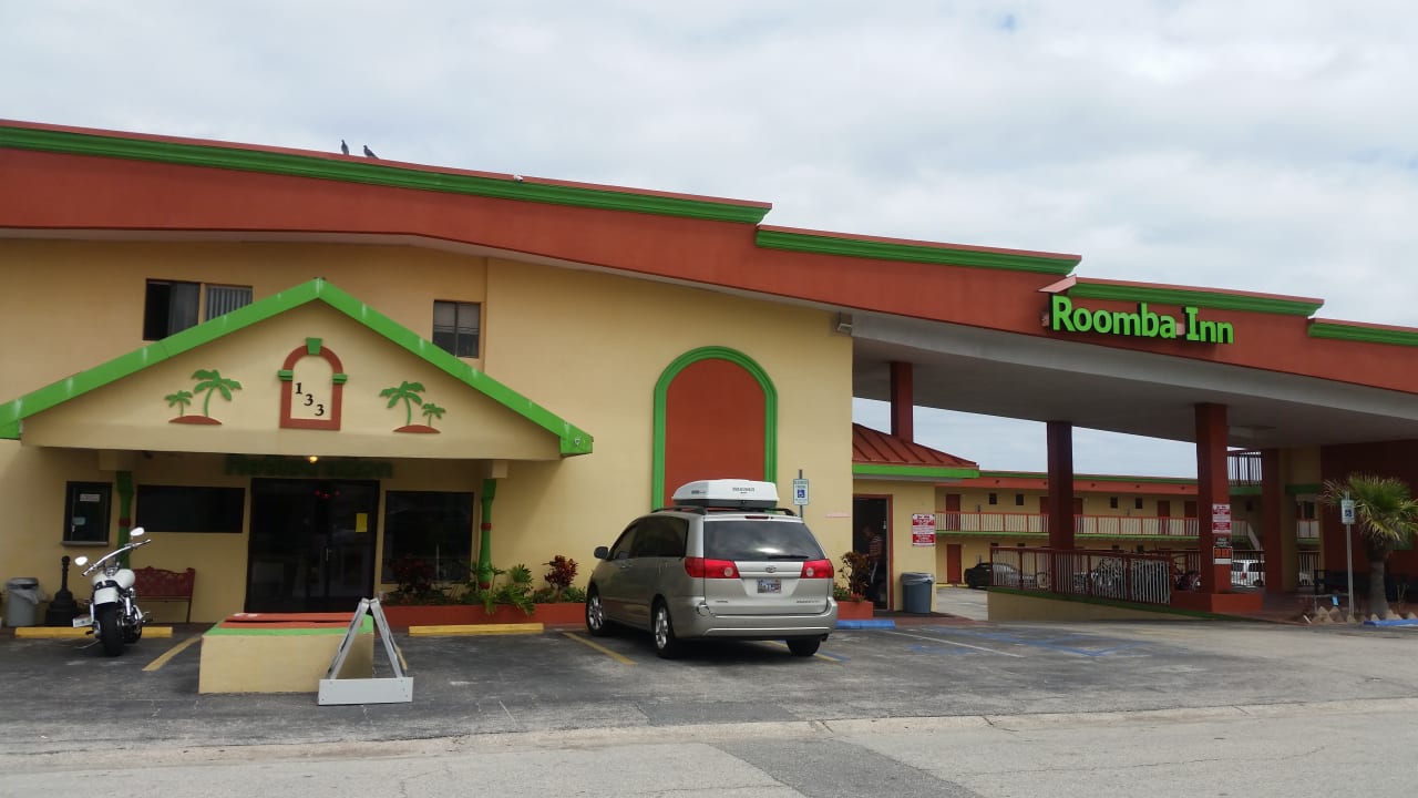 Außenansicht Hotel Roomba Inn & Suites