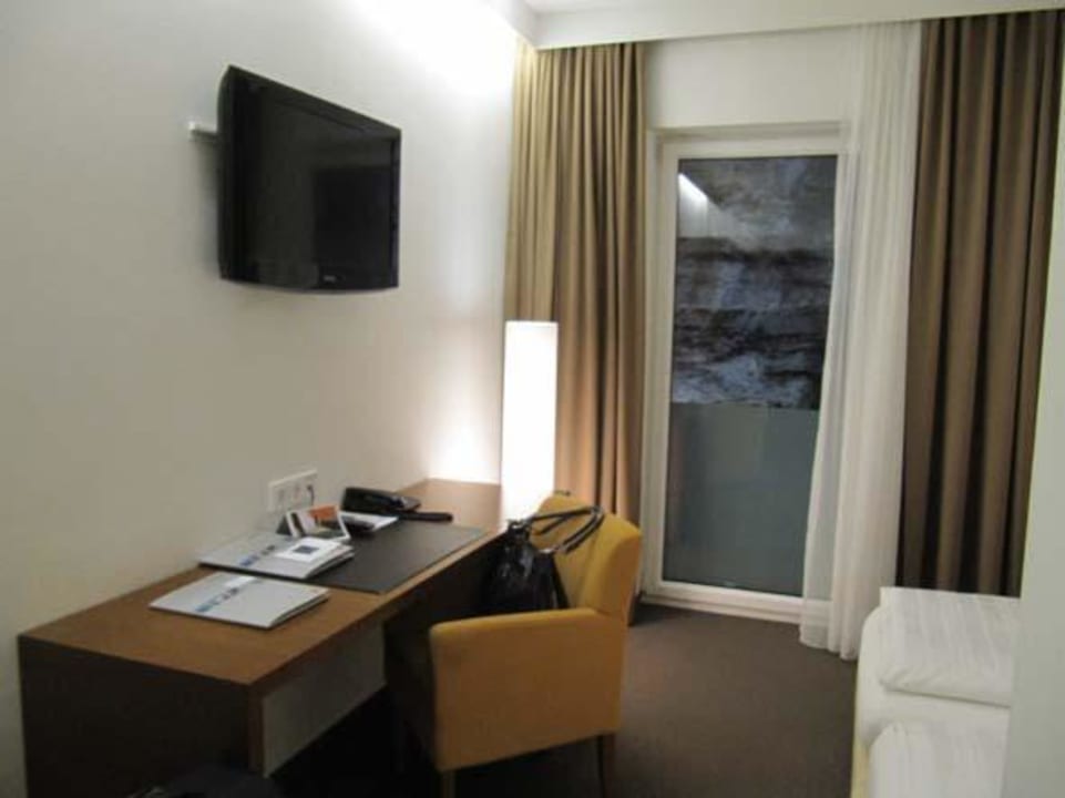 Zimmer: TV und Schreibtisch Hotel Christkindlwirt