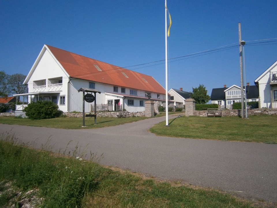 Eins von 3 Gebäuden des Äleklinta Garden Hotel Äleklinta Gård