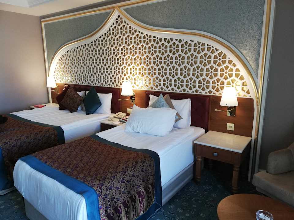 Zimmer Royal Taj Mahal Hotel