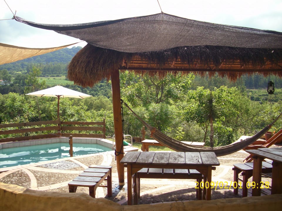 Gepflegte Poolanlage mit schönem Ruhebereich... Hotel Soluna