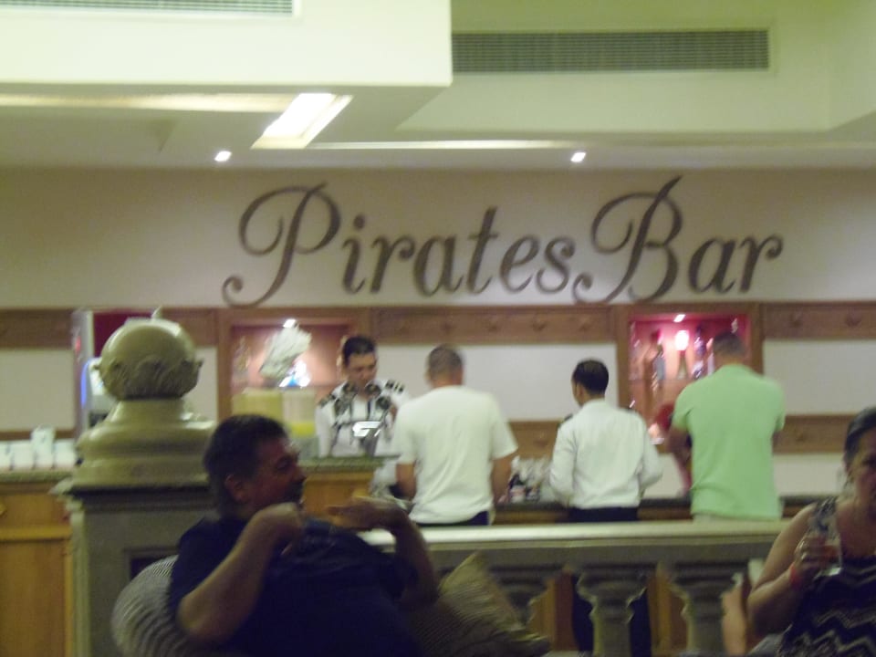 Unfreundlich und faul Titanic Beach Spa & Aqua Park