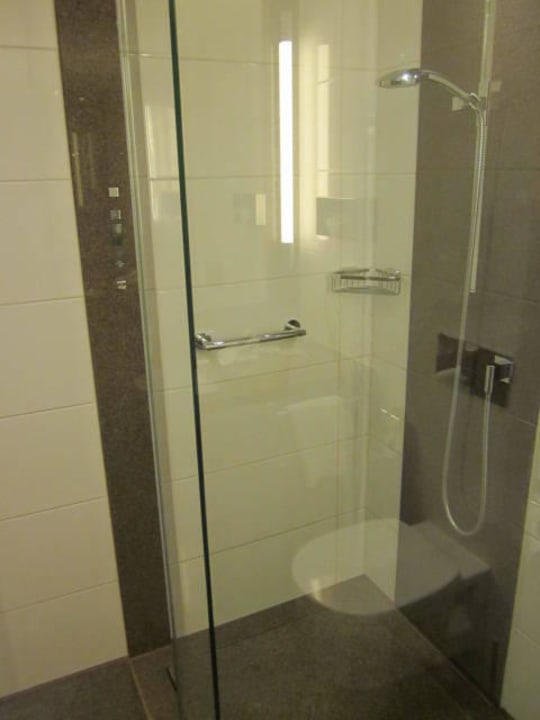 Neu renoviertes Badezimmer Maritim Hotel Köln