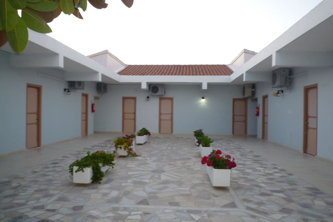 Zimmer Eingänge Acharavi Beach Hotel