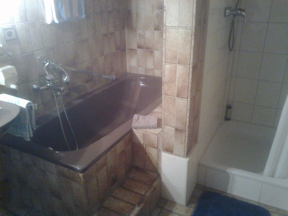 Dusche und Wanne Hotel Hubertus