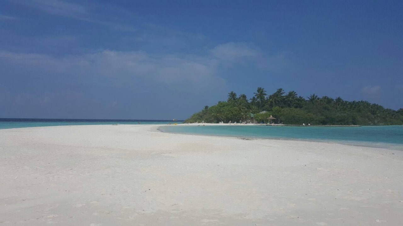 Blick auf Embudu von der Sandbank Embudu Village