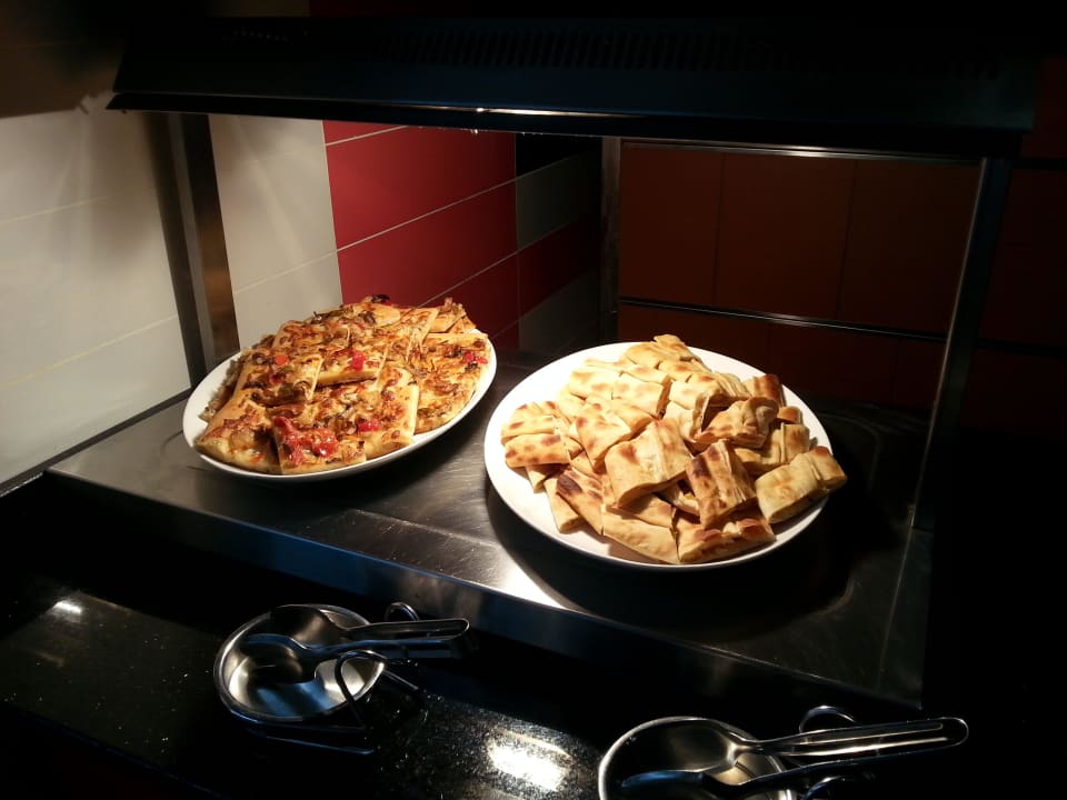 Pizza Salamis Bay Conti Resort Hotel & Casino