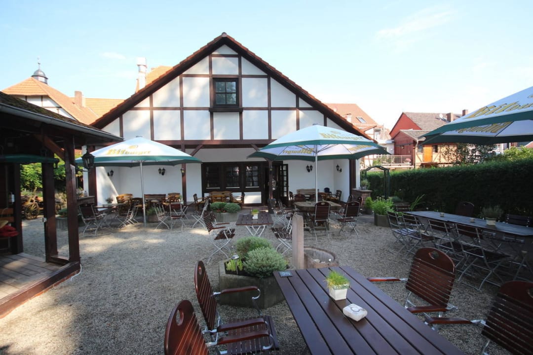 Gasthaus Zur Krone: Biergarten Frau Holle-Land-Hotel