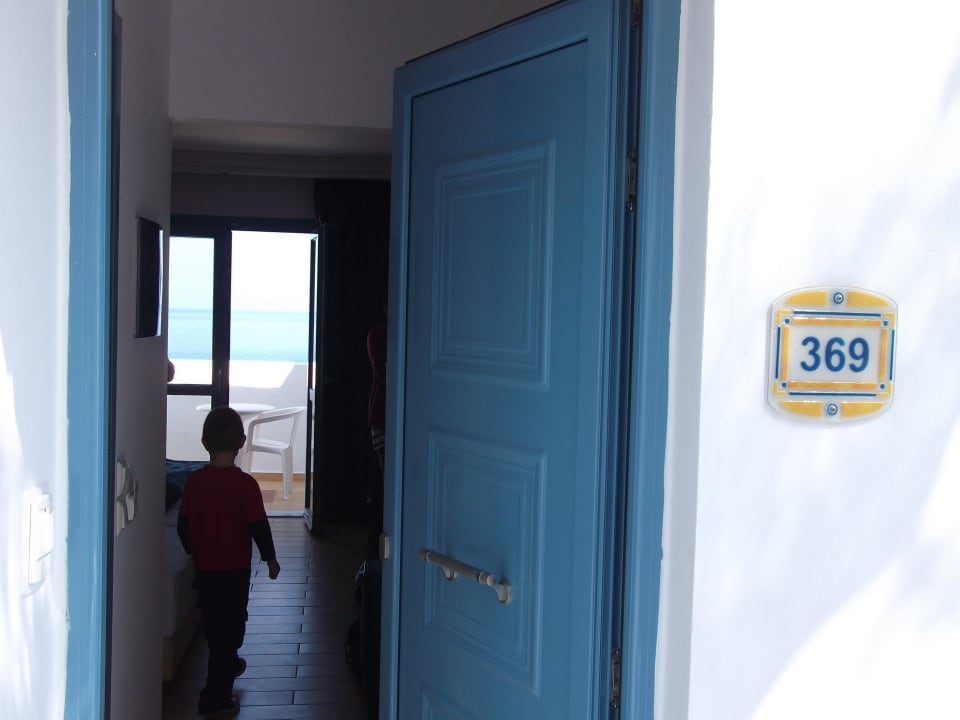 Вход в наш номер. Lagas Aegean Village