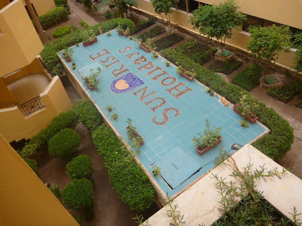Die kapputten Fliesen wurden repariert SUNRISE Holidays Resort (Adults Only)