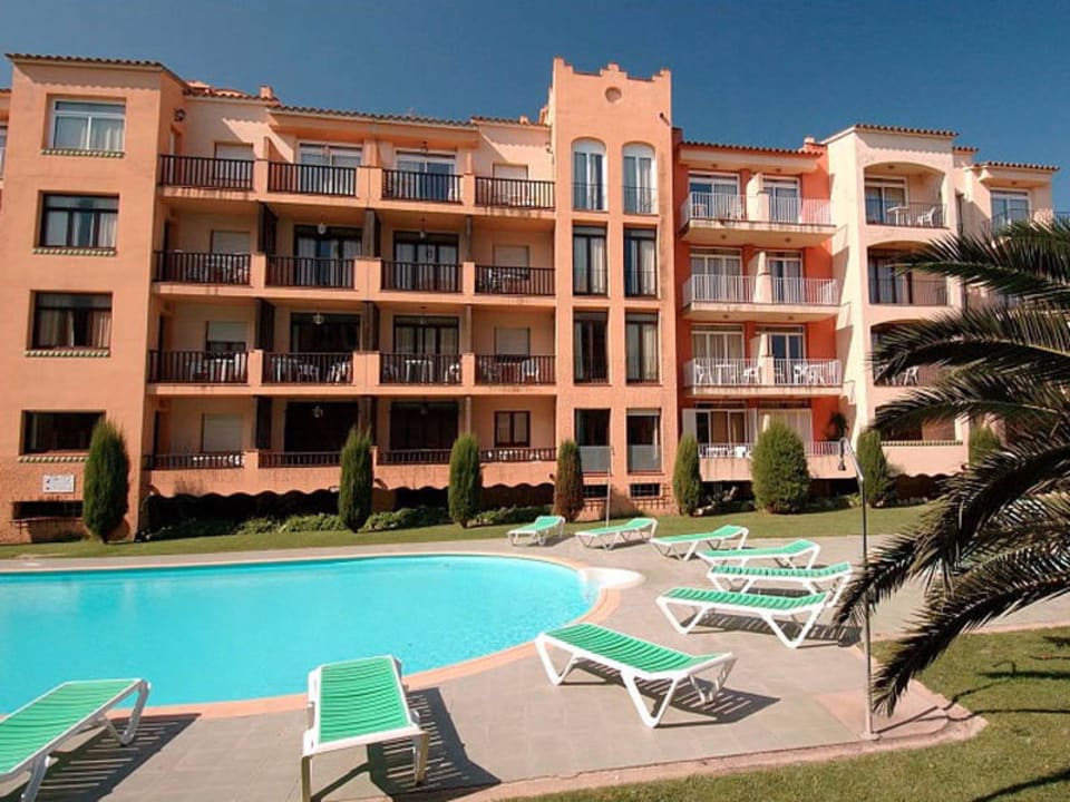 Außenansicht mit Pool Maeva Residenz Comte d'Empuries