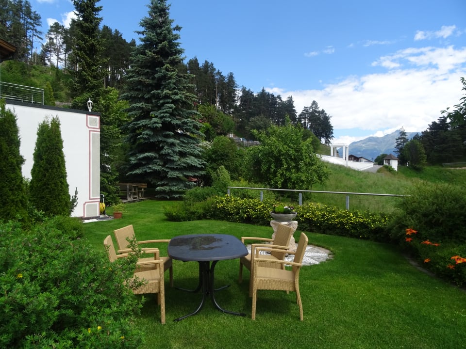 Gartenanlage Appartements Maria Theresia