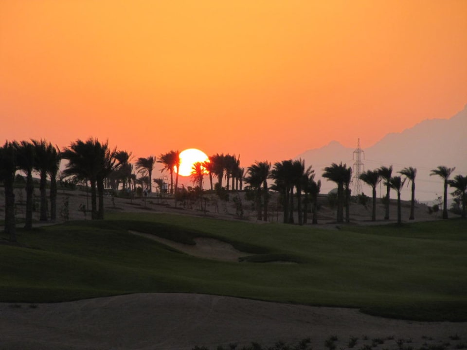 Sonnenuntergang am Golfplatz Steigenberger Makadi Hotel - Adults only