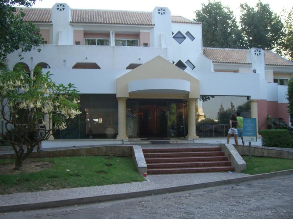 Eingang zum Hotel Golden Club Cabanas