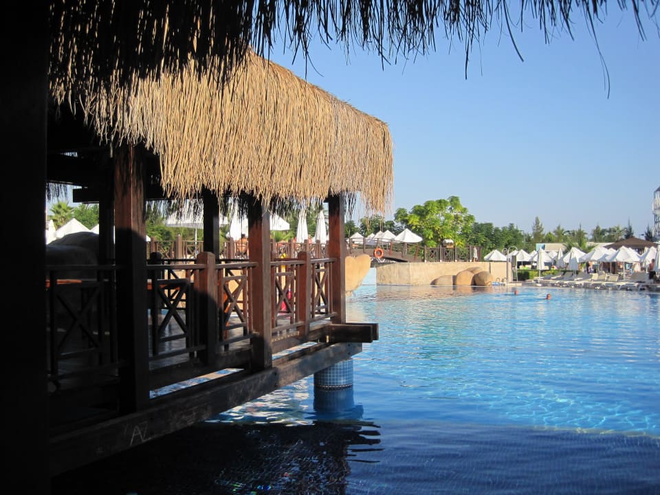 Schattenplatz am Pool Fame Residence Lara & Spa