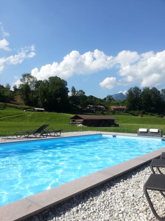 Der tolle Pool mit Panorama Gästehaus und FeWo Egglerlehen