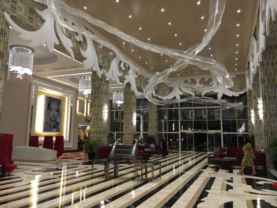 Lobby Azura Deluxe Resort & Spa Hotel