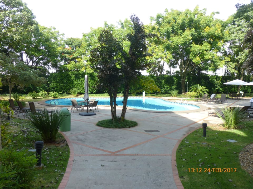 Weiläufiger Garten mit Pool Hotel Panamby Guarulhos