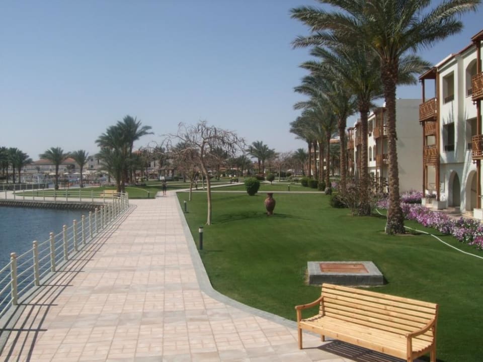 Fußweg zur Rezeption Pickalbatros Dana Beach Resort - Hurghada