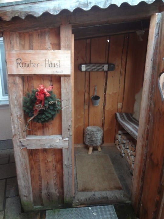 Für "arme" Raucher - die Raucherecke Gästehaus Zehmerhof