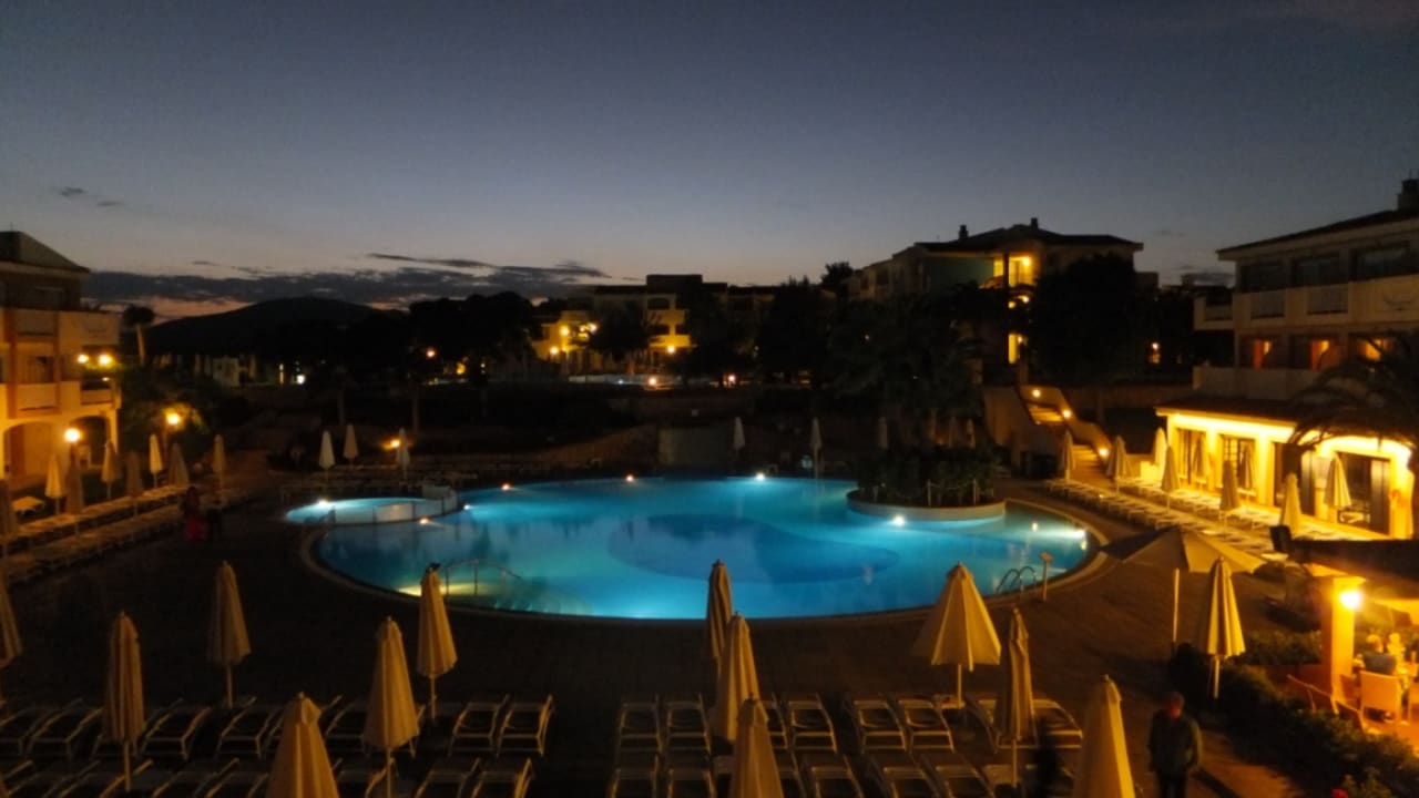 Pool blau punta reina