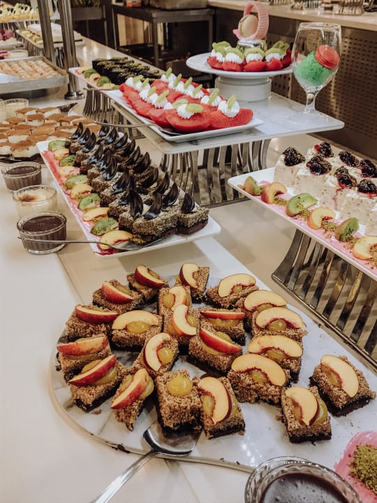 Gastro The Sense Deluxe Hotel