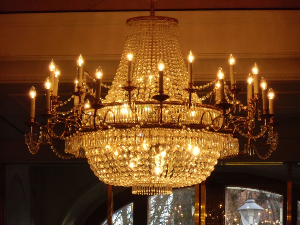 Kronleuchter im Foyer Best Western Premier Grand Hotel Russischer Hof