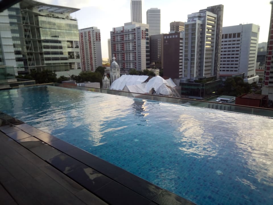 Pool Mercure Singapore Bugis